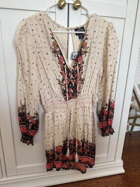 NWT Angie Long-Sleeve Cream Floral Romper - Size Medium